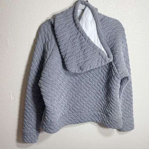 COPY - Gap fit pullover with hoodie - Picture 2 of 6